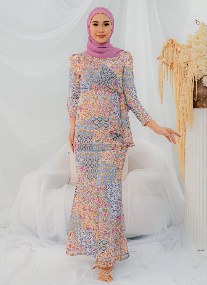 Kurung Phoenix in Hualing