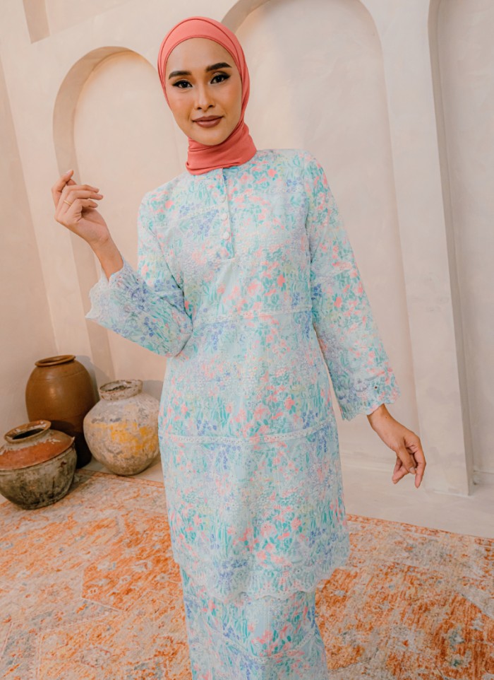 Kurung Gardene in Daylily