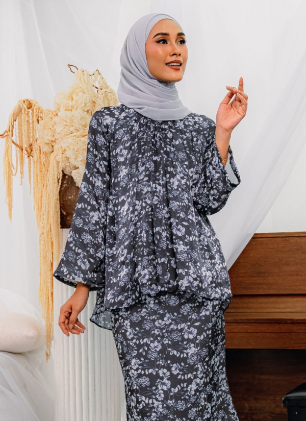 Kurung Sparkle in Jeanette Kurung Sparkle in Jeanette