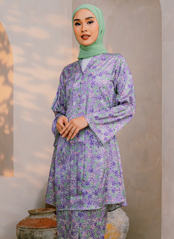 Kebarung Moiselle in Desiree Kebarung Moiselle in Desiree